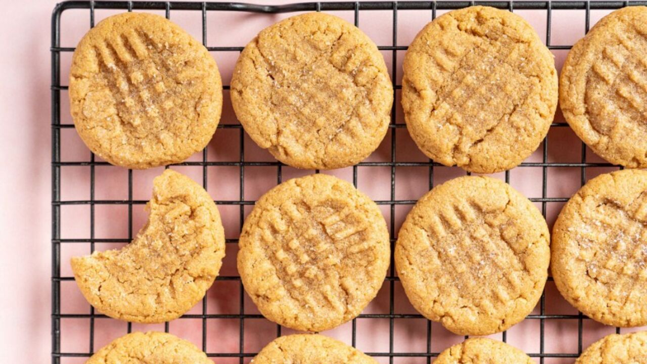 Crispy tomato cookies that you can eat in Lent: minimum ingredients and calories