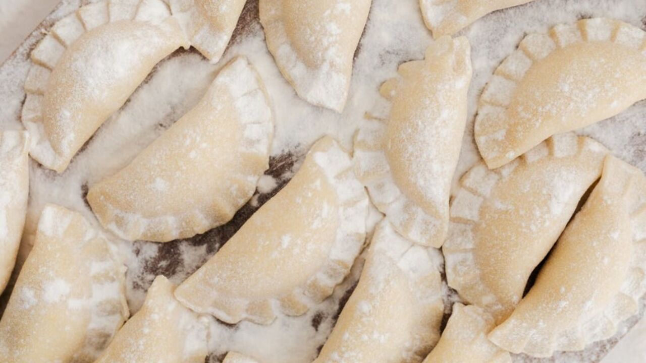 Dough for dumplings with a special ingredient: holds its shape and does not boil over
