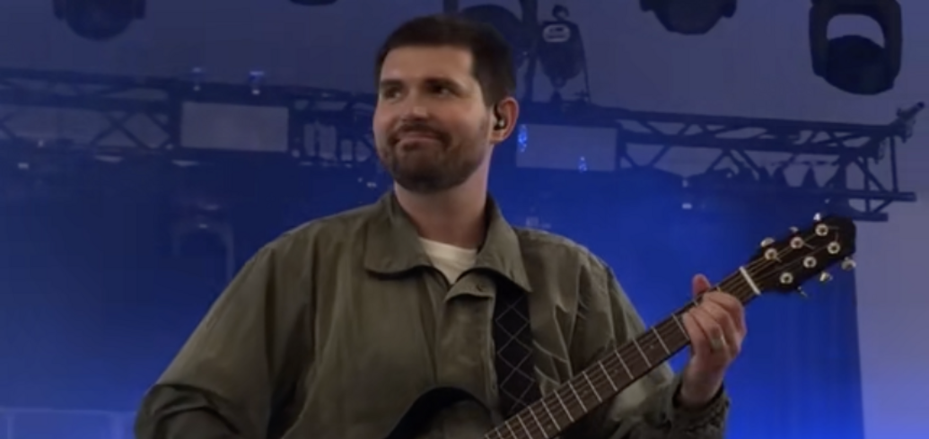 Russian singer Noize MC appeared in a T-shirt with the symbols of Azov regiment at a concert in Spain. Video