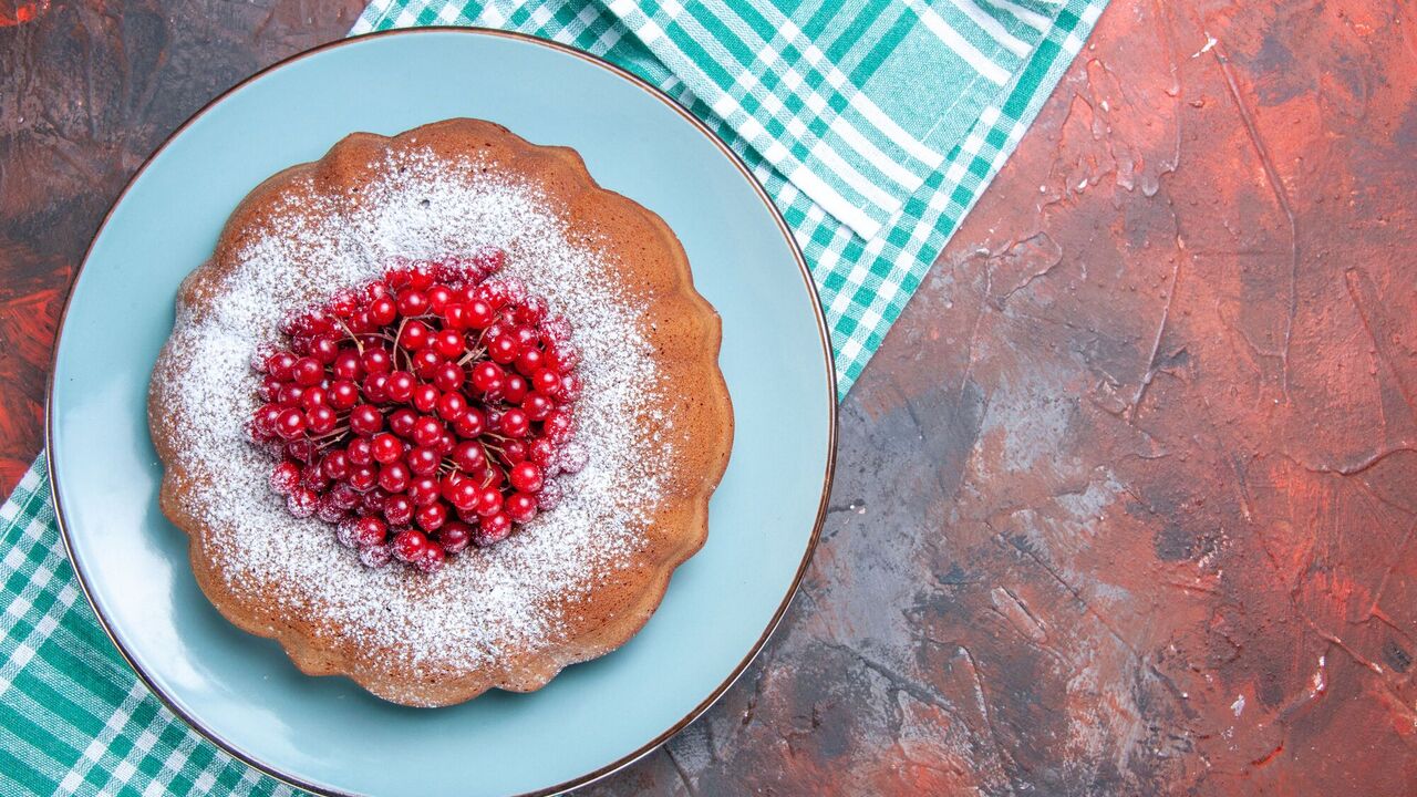 Gluten-free berry pie: how to prepare so that everyone likes it