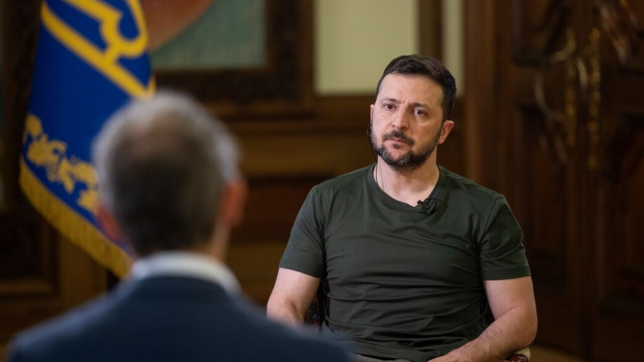 Zelenskyy urges Asian countries to take part in bringing a just peace for Ukraine closer at a plenary session in Singapore. Video