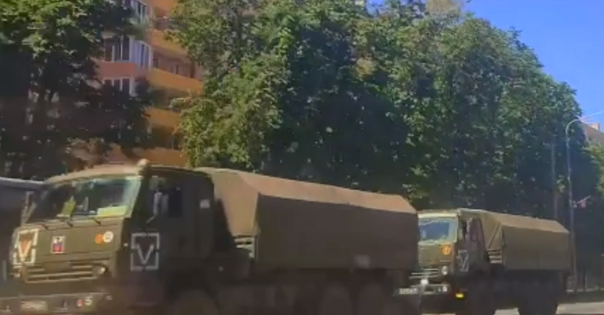 Russia deploys a convoy of Ural trucks camouflaged with sand paint near Berdiansk: Mariupol official pointed out an interesting nuance. Video