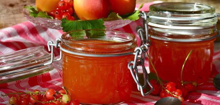 How to cook apricot jam correctly to make it healthy: the simplest technology