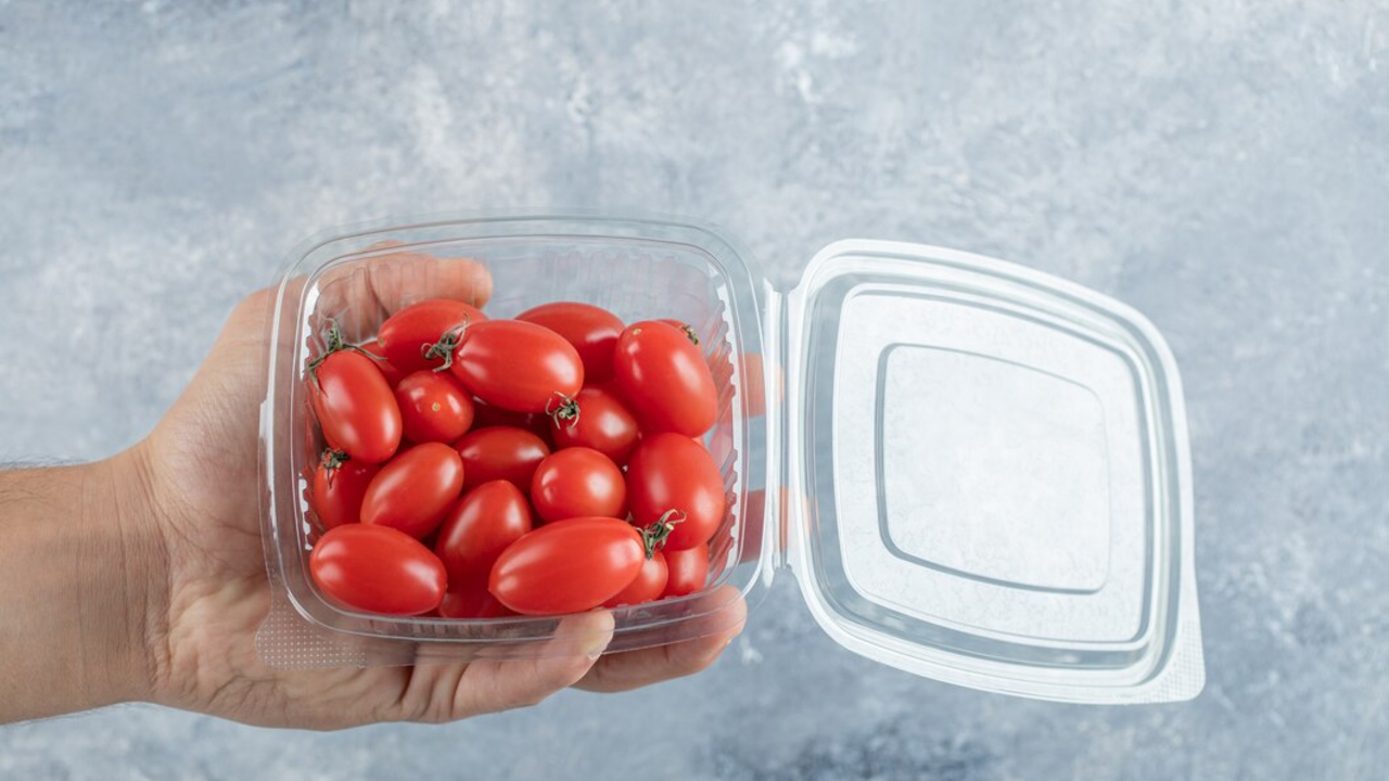 How to reuse plastic containers for fruits and vegetables: an original idea
