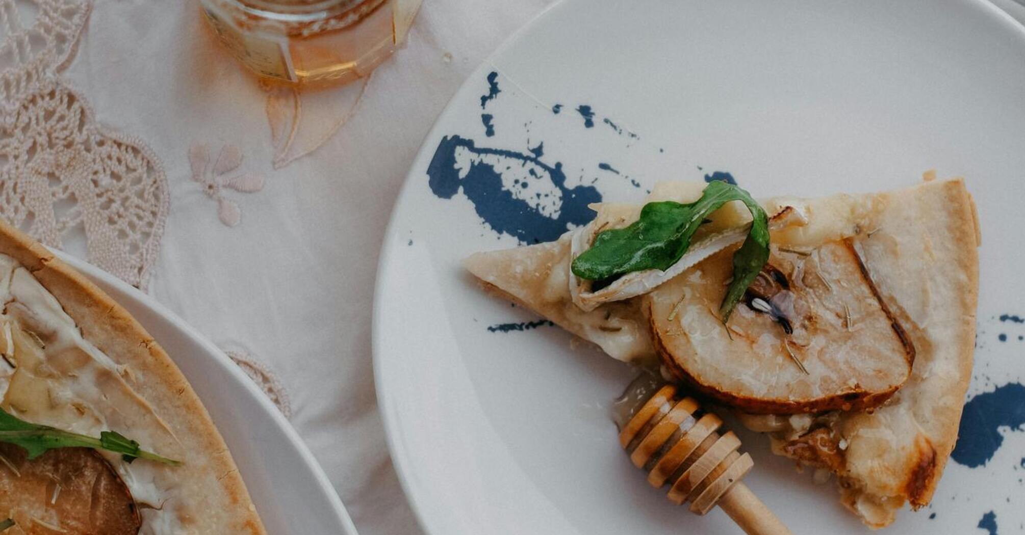 Shortbread biscuits with pear: prepare a delicious dessert in minutes