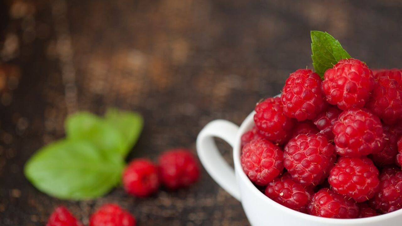 Pitted raspberry jam for the winter: it turns out to be as thick as jelly
