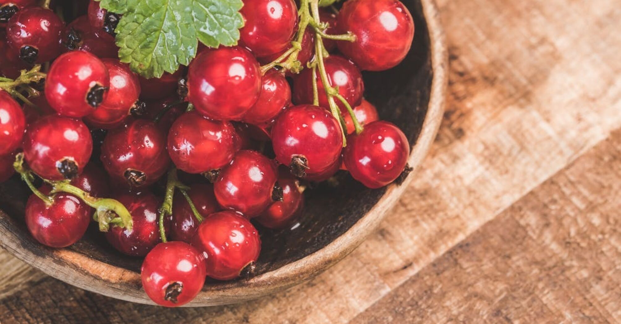 How to make red currant jam: not too sweet and has a slight sourness