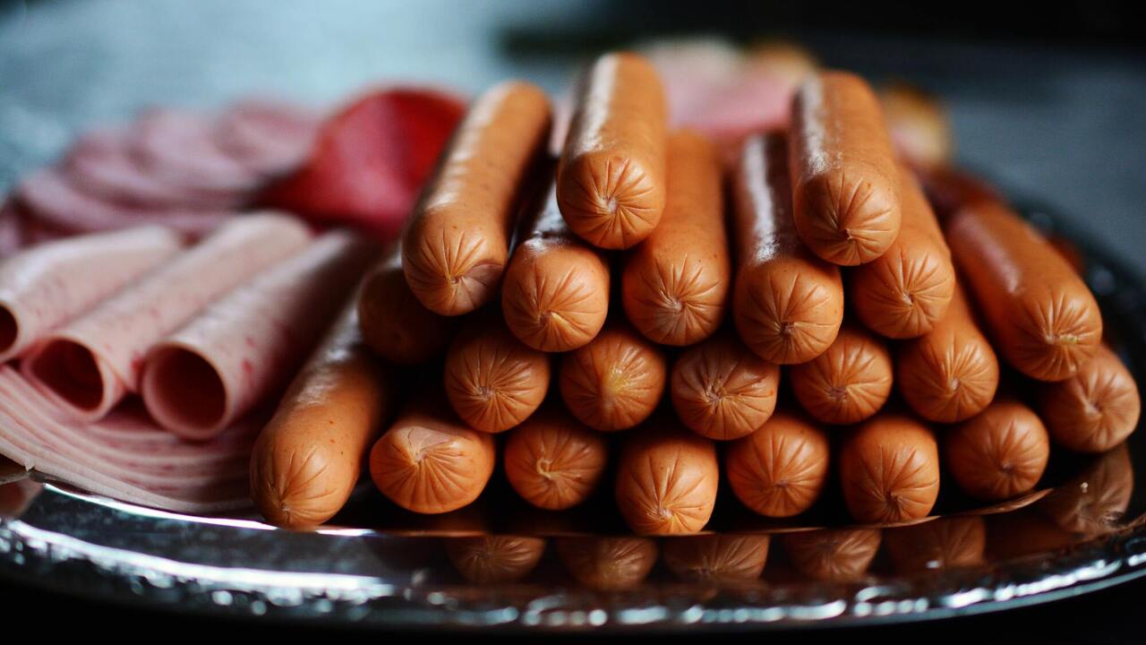 How to cook sausages at home