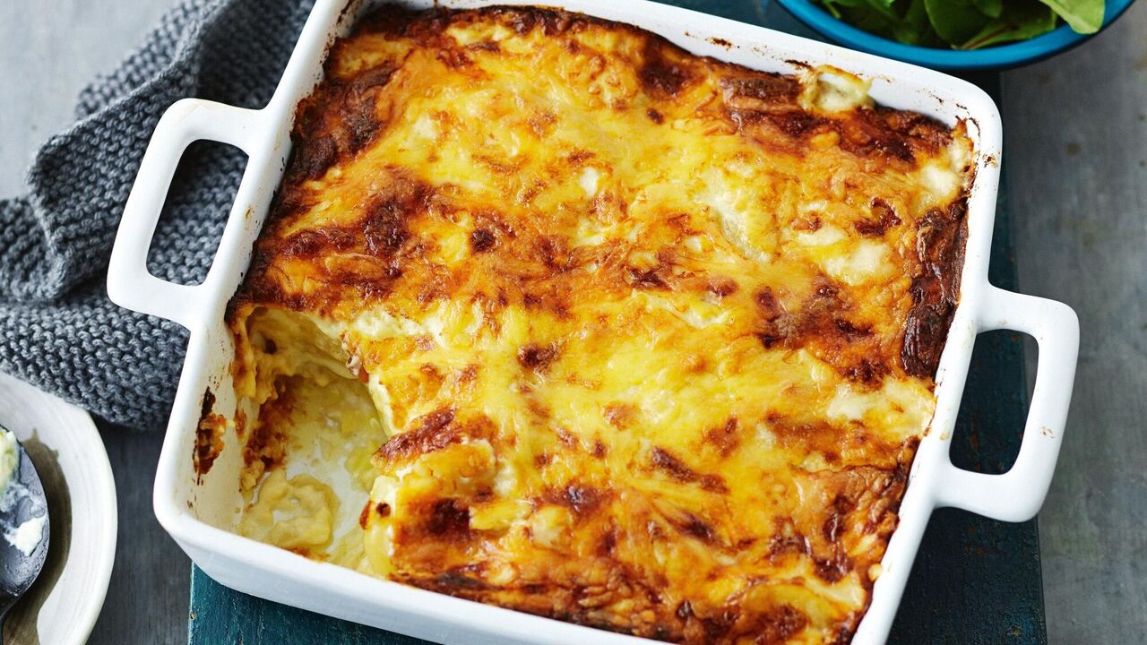How to prepare a budget and hearty dinner enough for the whole family: you will need meat and potatoes