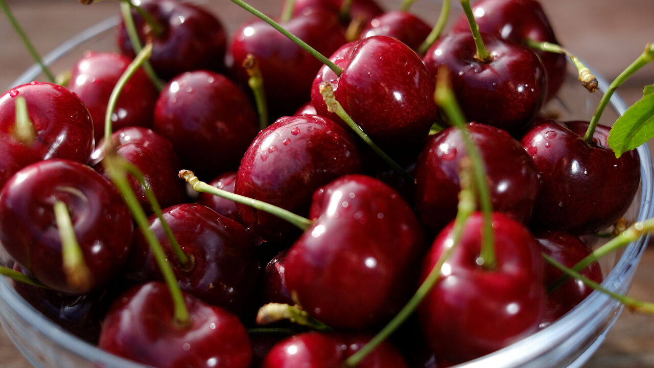How to choose a sweet cherry