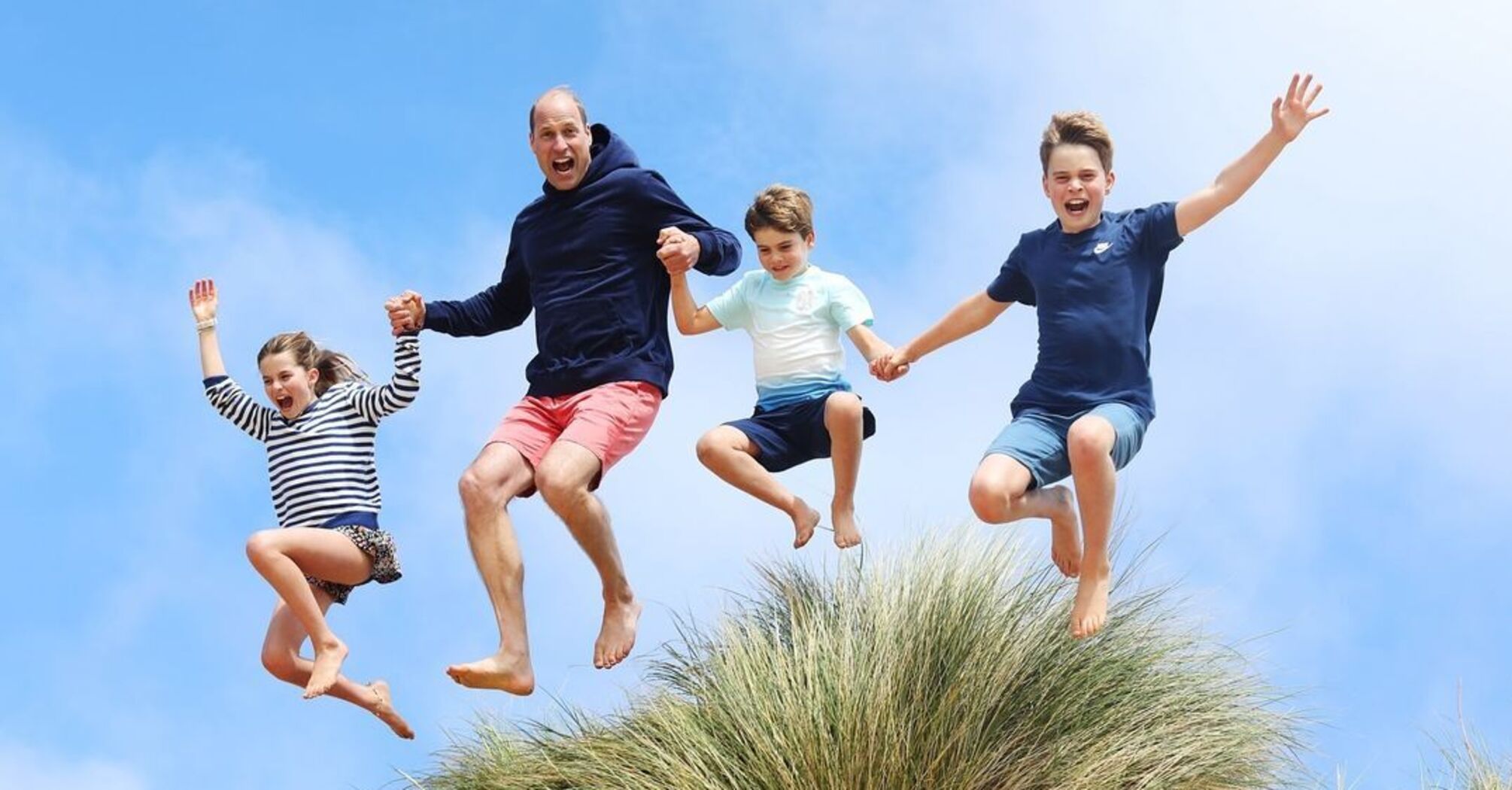 This is how future kings have fun. Kate Middleton congratulated Prince William on his 42nd birthday with a "live" photo