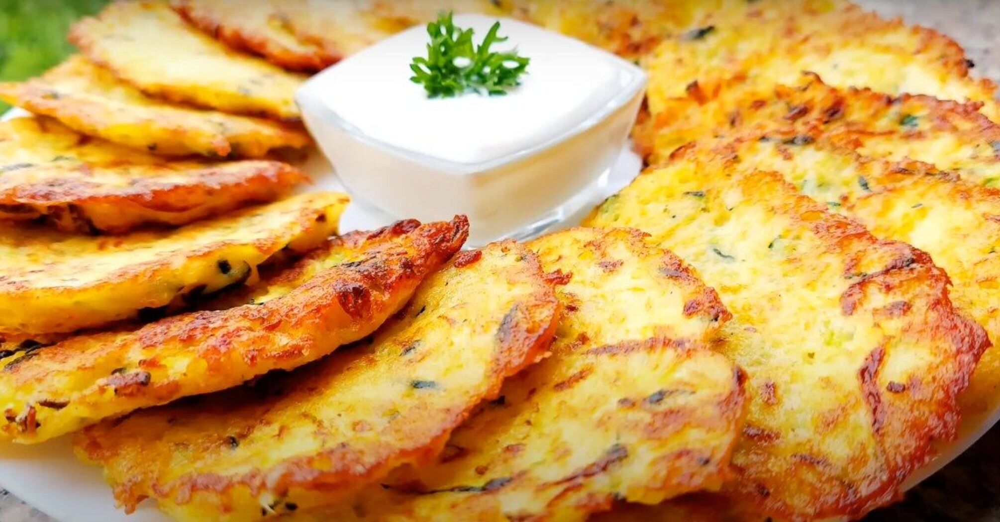 Delicious and healthy fried potato pancakes for children: minimum flour and oil