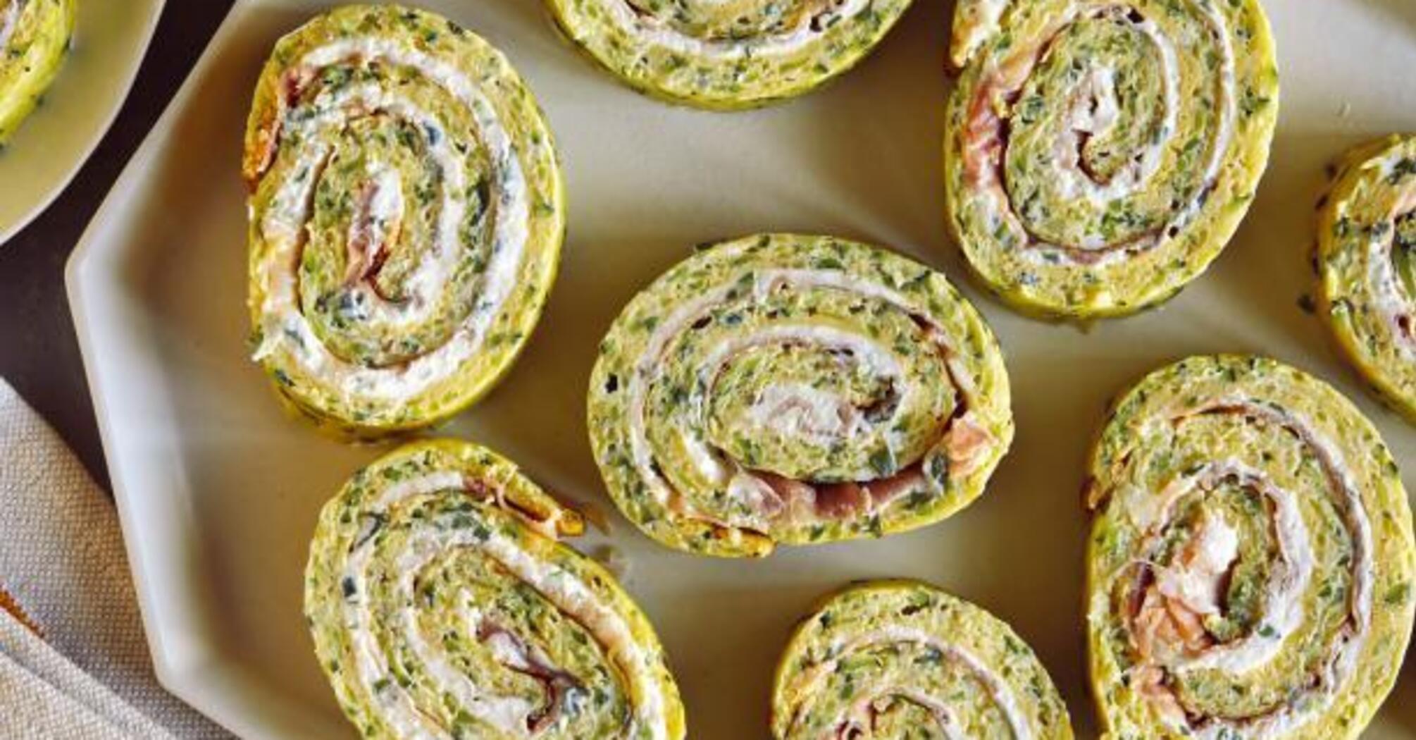 Zucchini roll with cream cheese and salmon: recipe for a quick appetizer