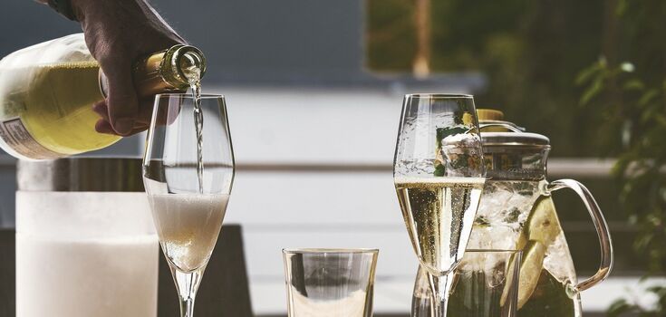 What drinks should be avoided in the heat