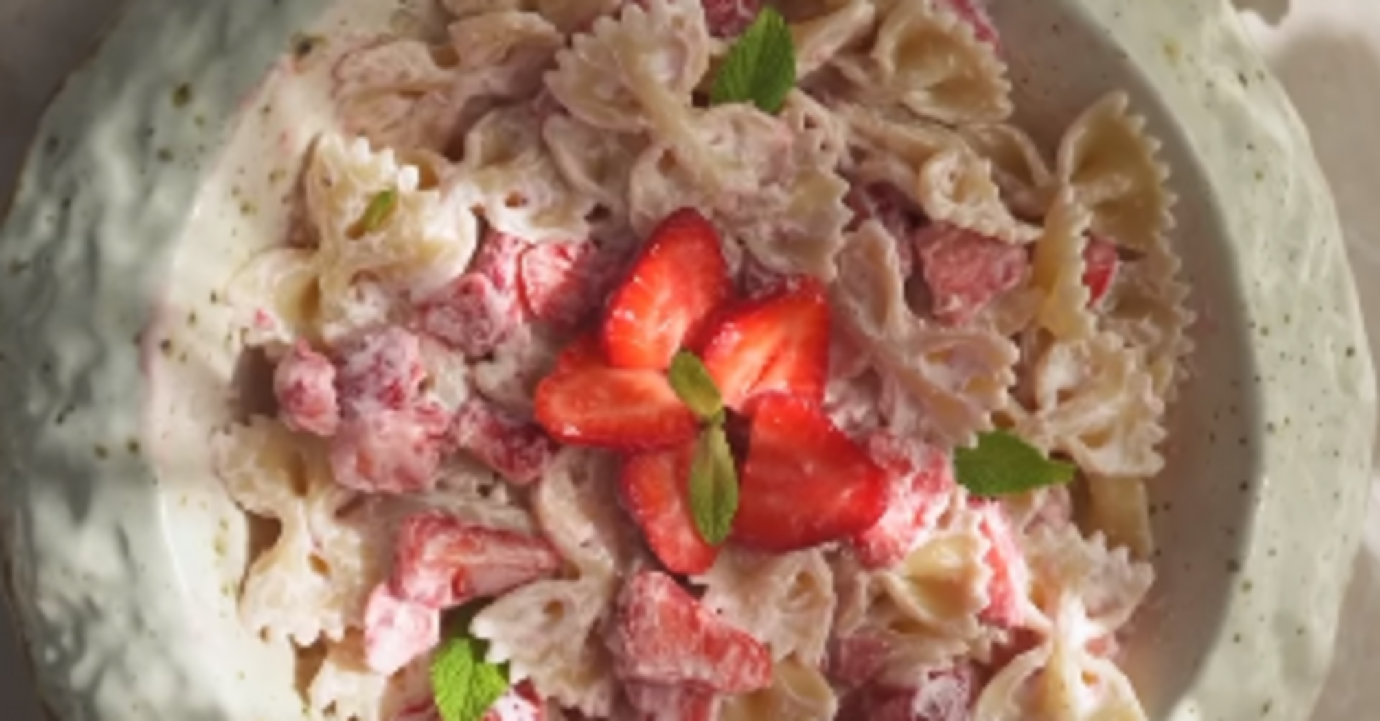 Pasta with strawberries: for those who do not want to spend too much time on sweet dumplings