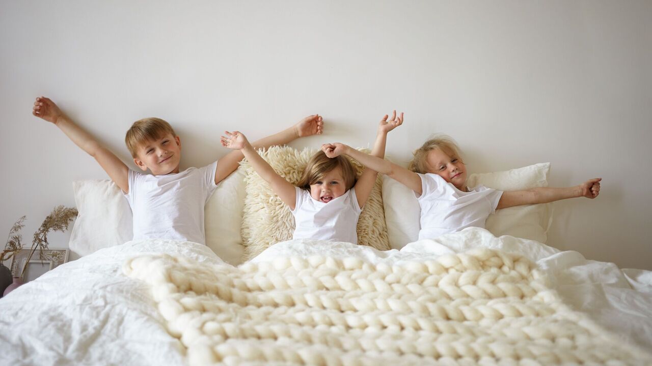 How to remove the smell of "baby surprises" from the mattress: an easy way