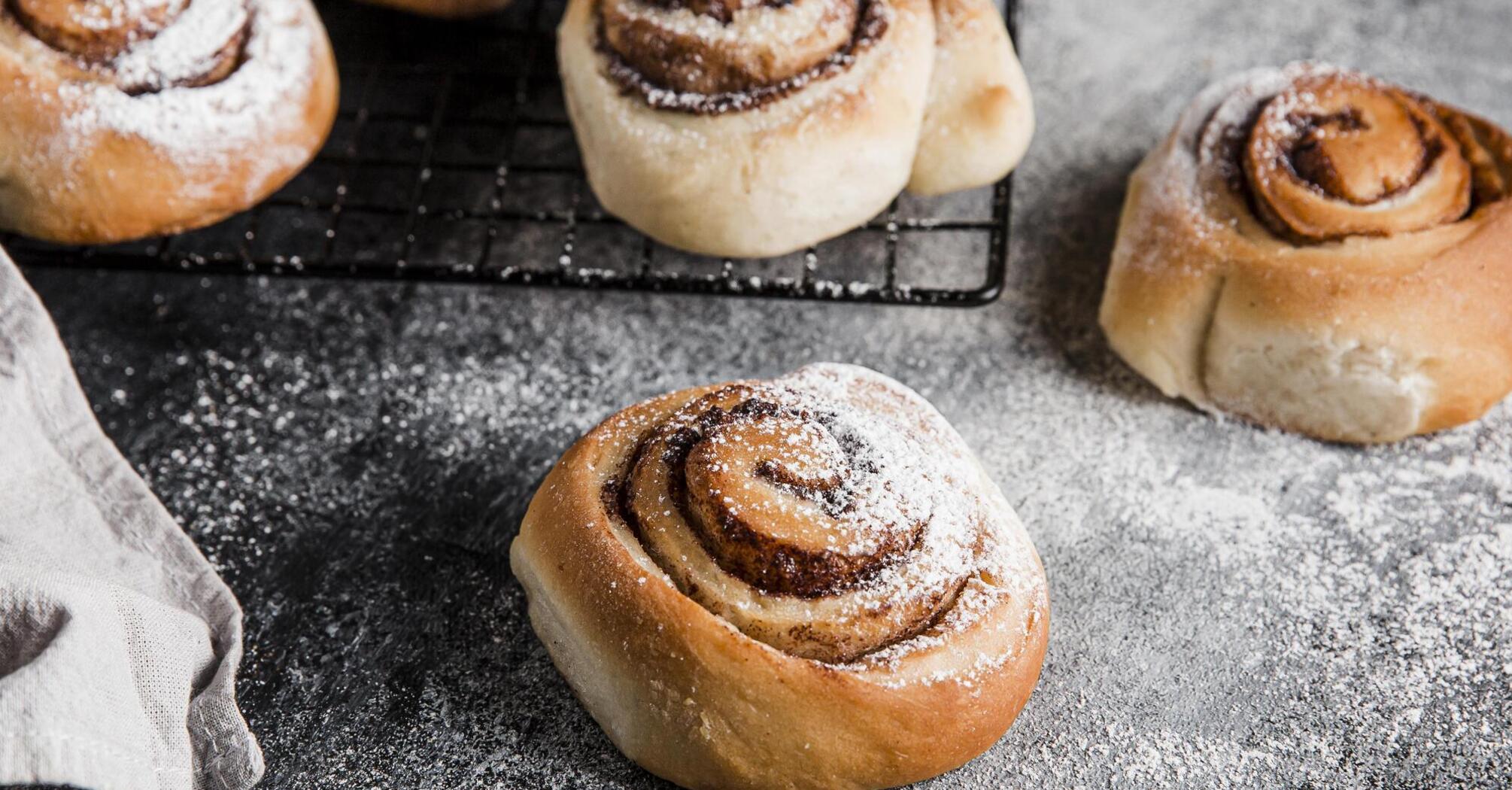 Buns with cottage cheese filling: how to quickly prepare a real treat
