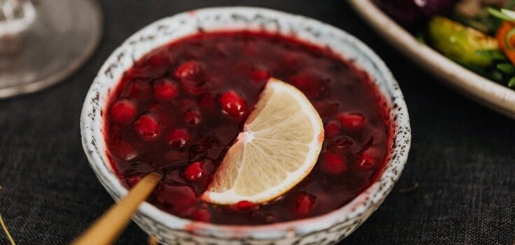 Homemade red currant sauce for meat: much better than store-bought