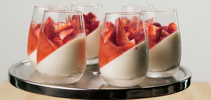 Strawberry panna cotta with a secret: the taste of the dessert will pleasantly surprise you