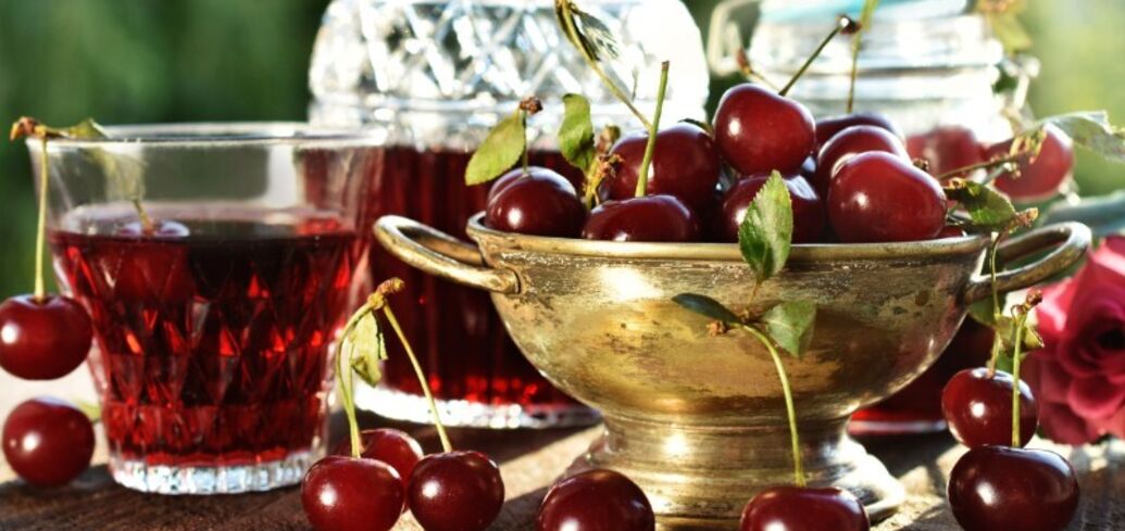 Sweet and sour cherry wine: how to make at home