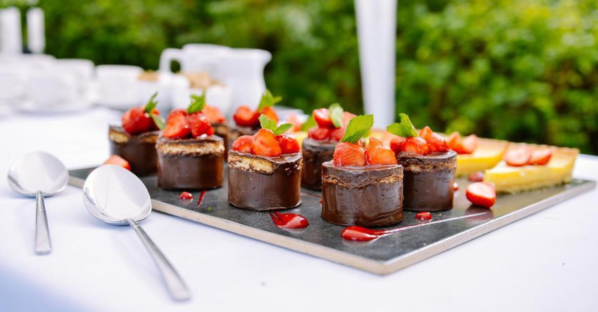 Chocolate cheesecake in 5 minutes without an oven: what to make