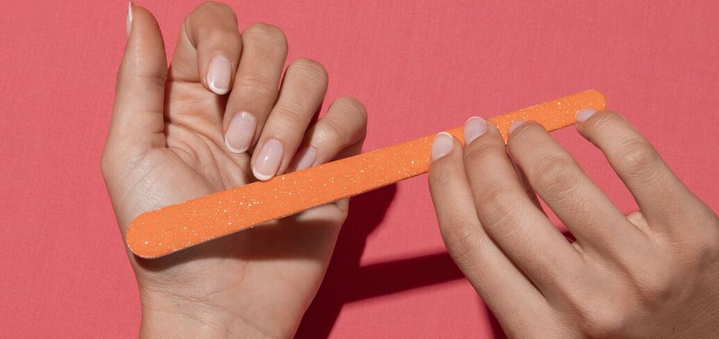 Lniane paznokcie to nowy trend w modzie w 2024 roku. Czym jest ten manicure, który spodoba się miłośniczkom minimalizmu?