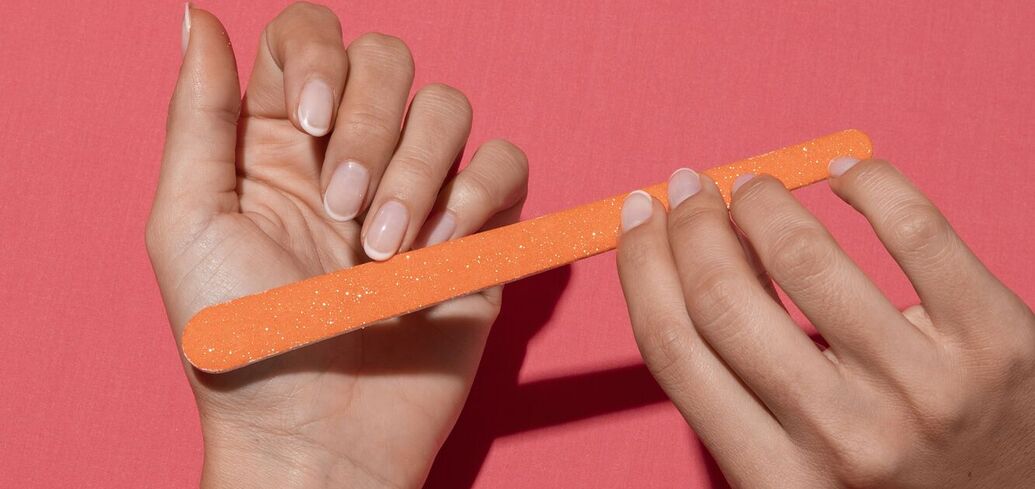 Linen nails are a new fashion trend in 2024. What is this manicure that will appeal to lovers of minimalism