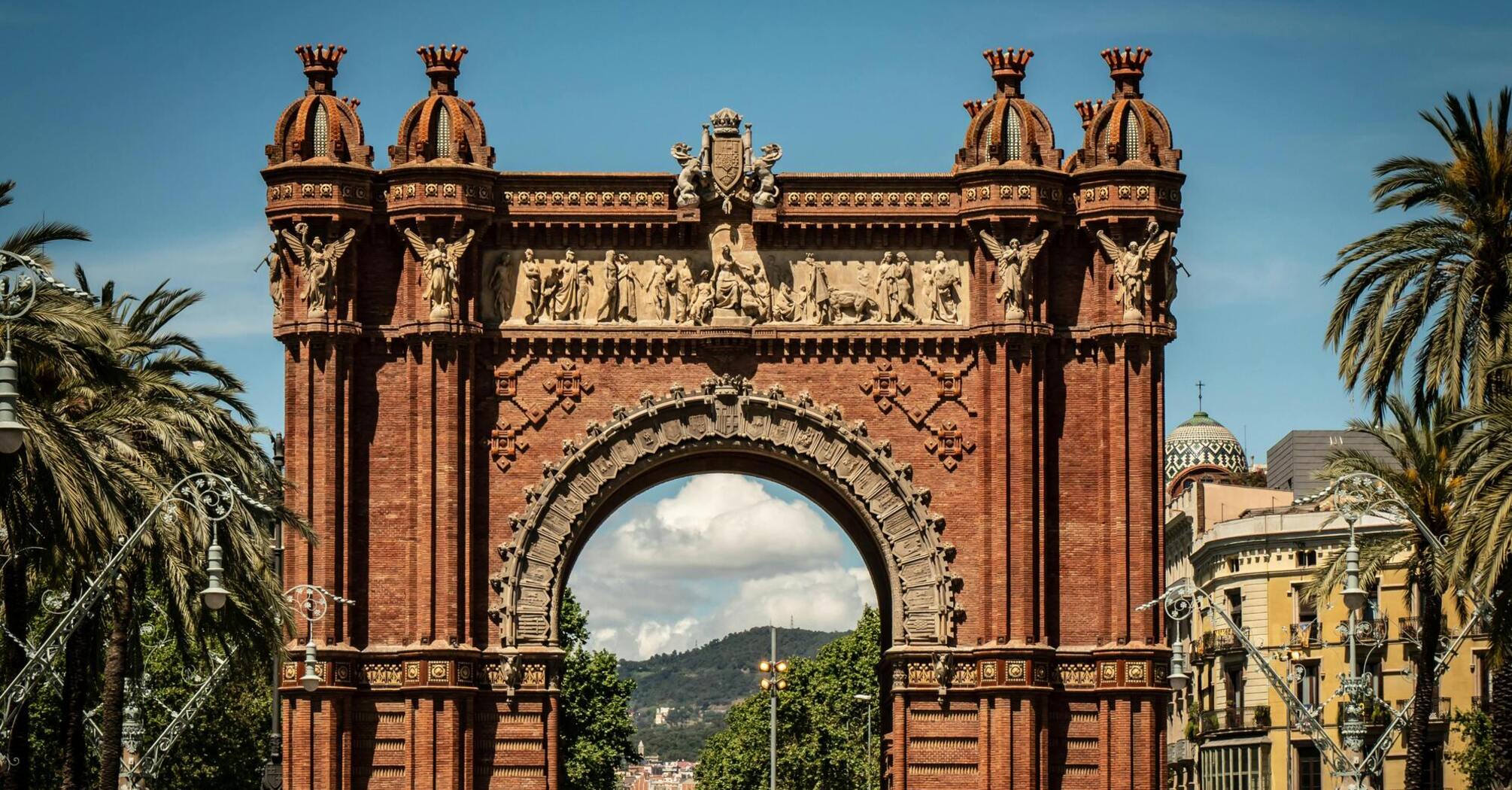 Barcelona has joined Spain's war on tourists: the mayor promises to expel AirBnb from the city by 2029. What is known