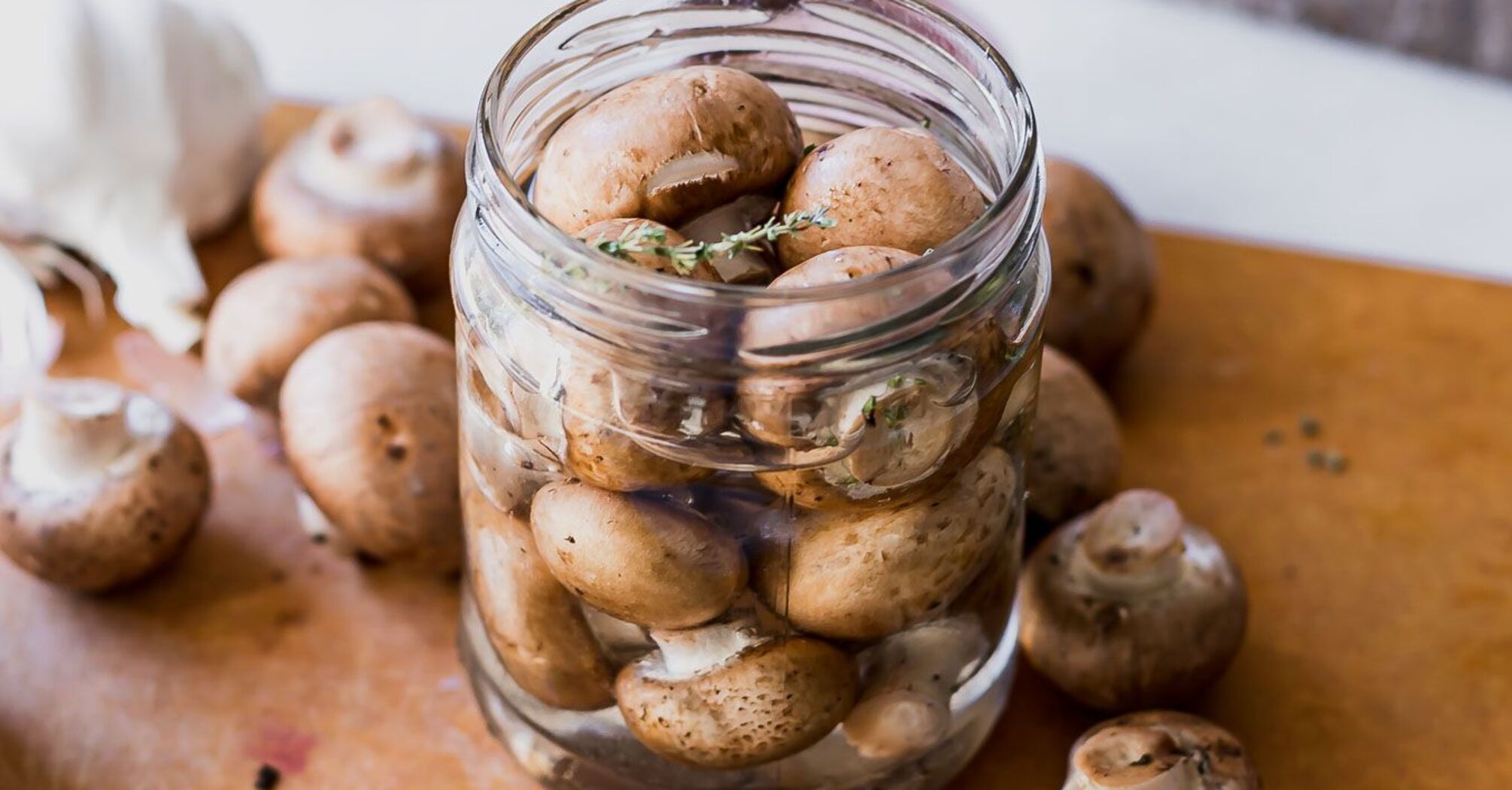 How to deliciously pickle champignons for the winter: an appetizer option for any occasion