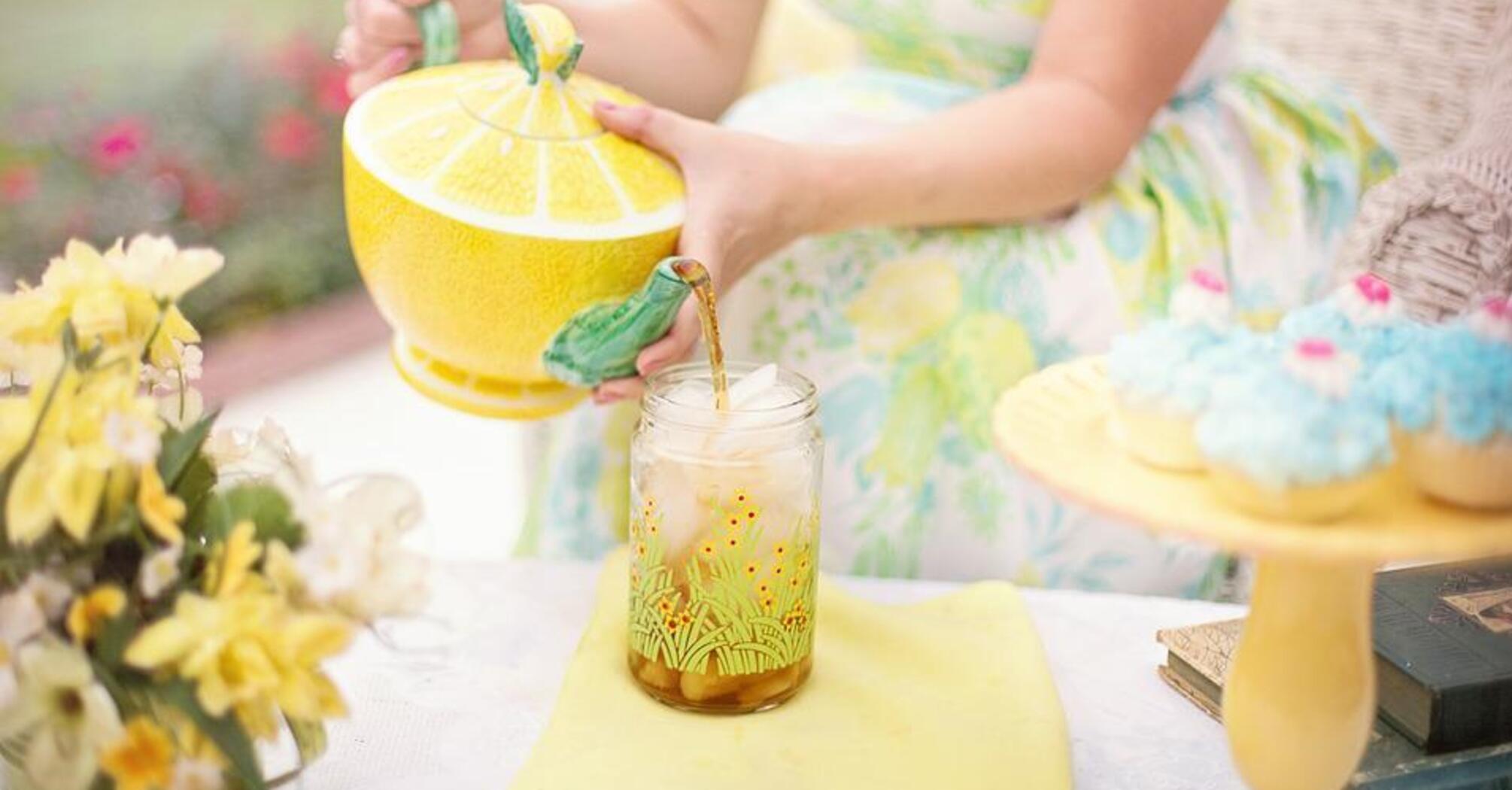 What is the best thirst quencher in summer: an idea for a simple drink