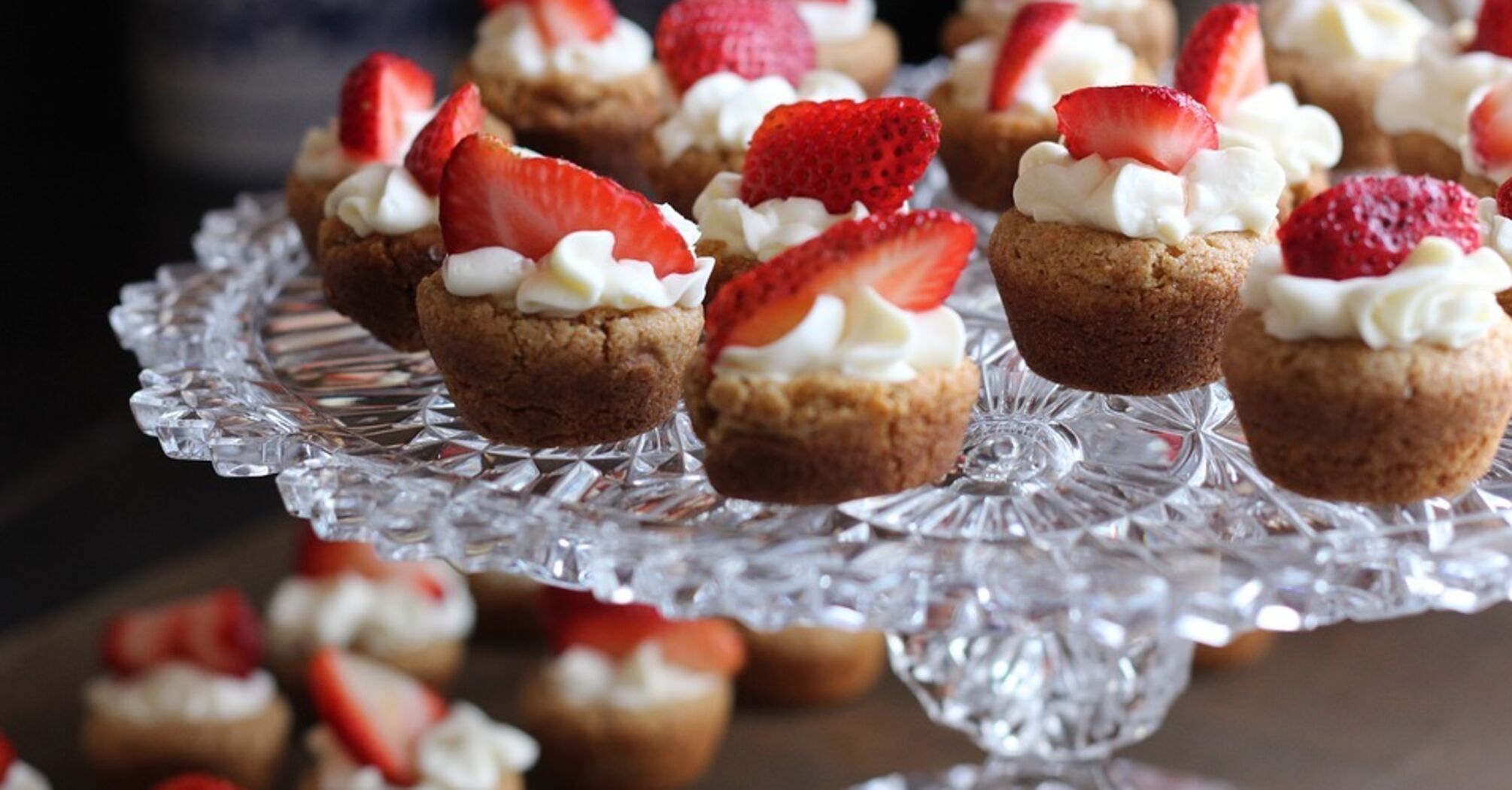 What to make with strawberries besides jam: a simple dessert idea