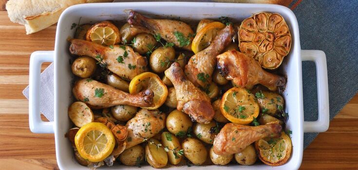 Baked chichen drumsticks with potatoes for a hearty lunch: be sure to add one simple ingredient