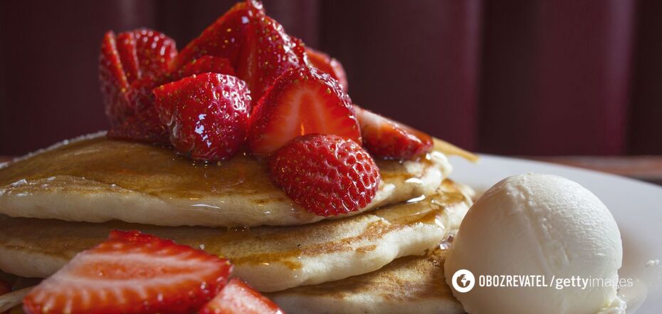 Pancakes with strawberries and ice cream