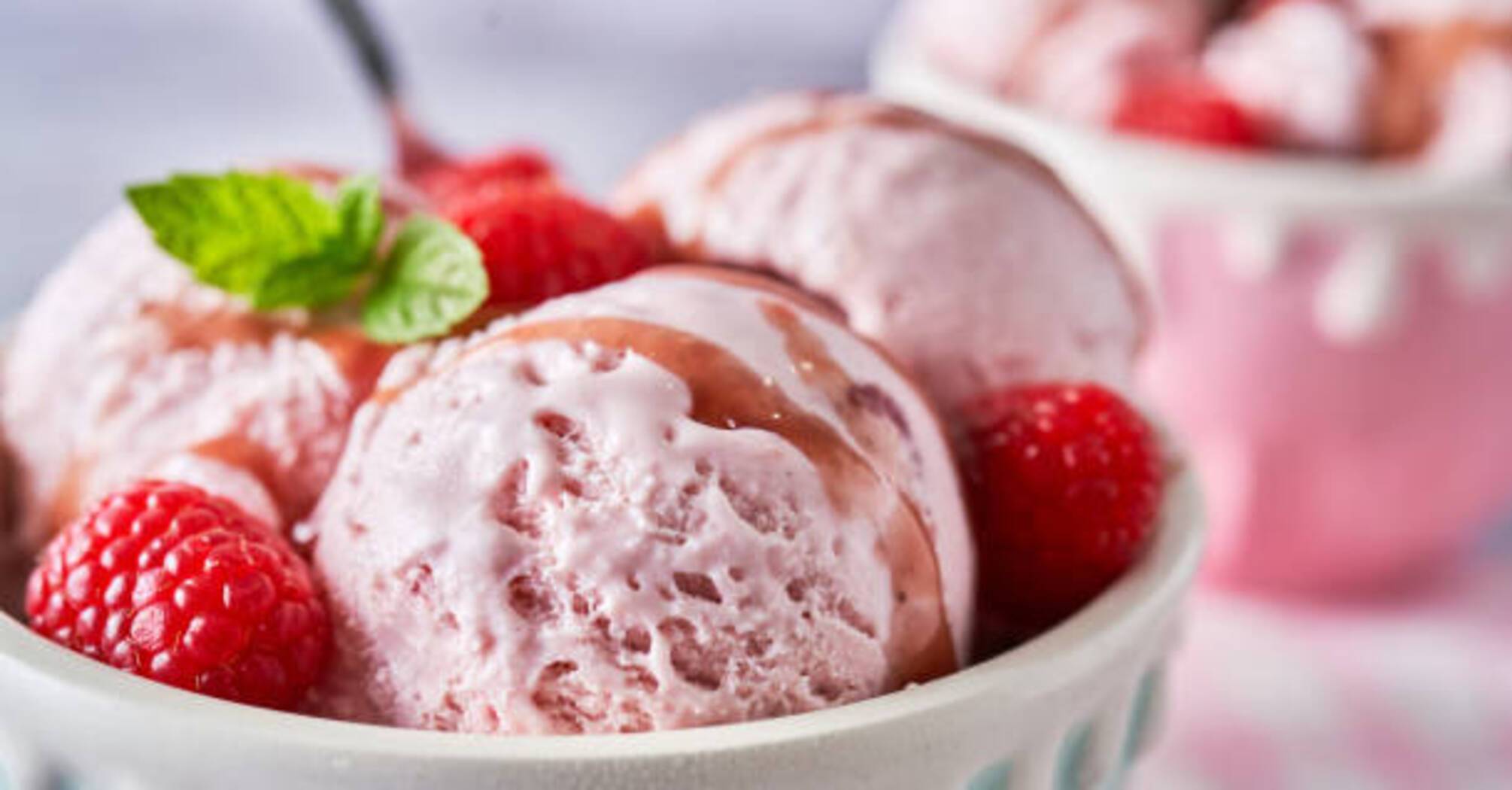 No cream and eggs: how to make low-calorie ice cream in 5 minutes