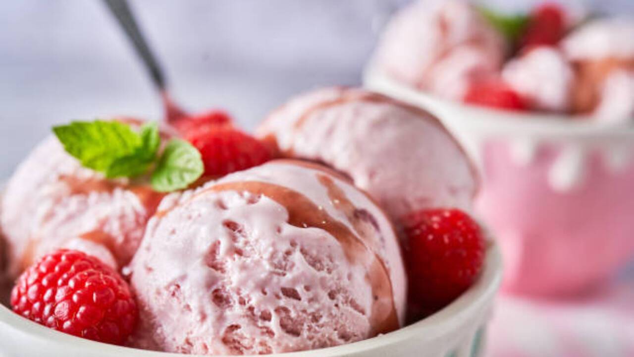 No cream and eggs: how to make low-calorie ice cream in 5 minutes