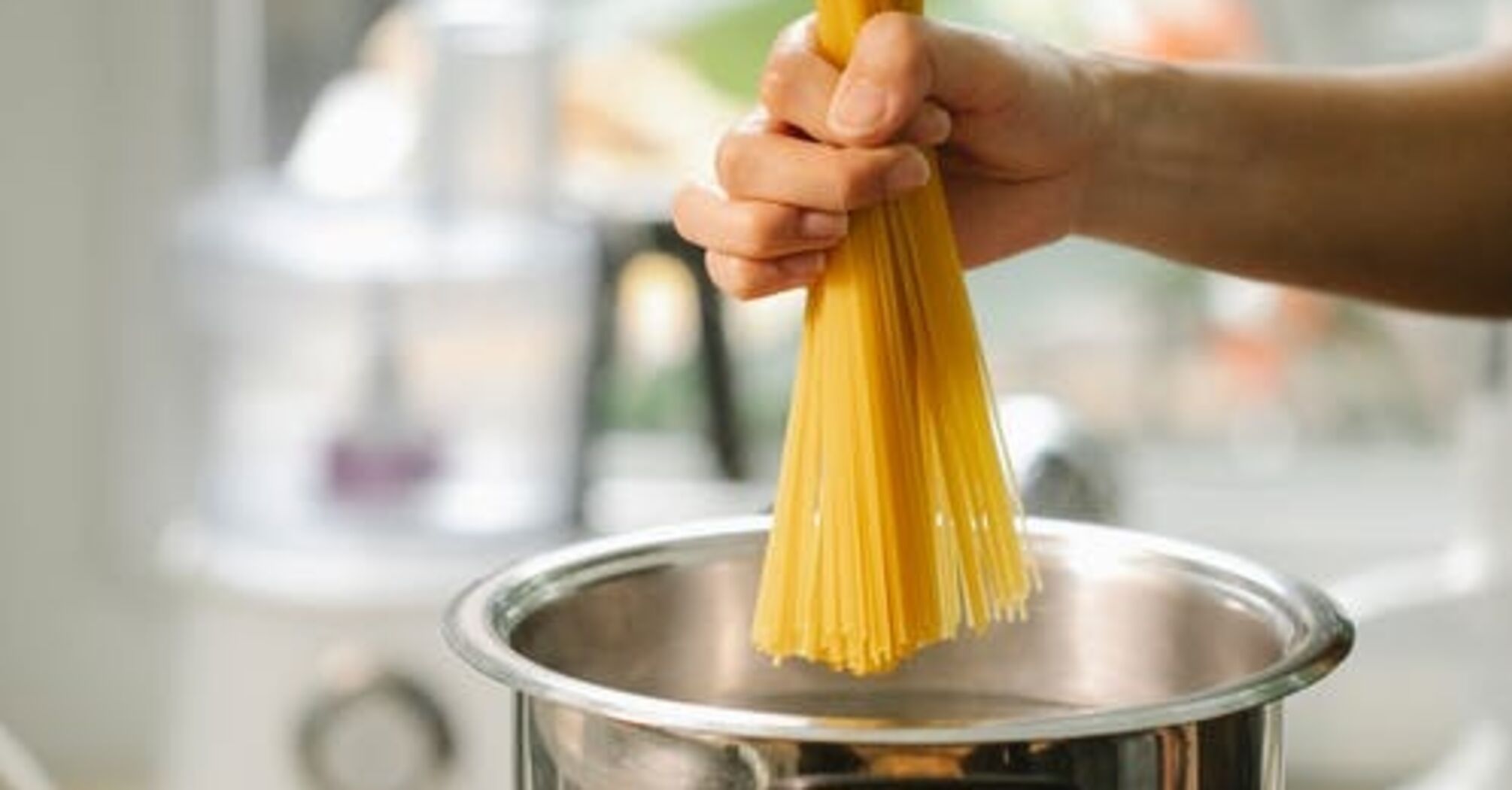 What to cook pasta with besides meat and cheese: a simple and sophisticated idea