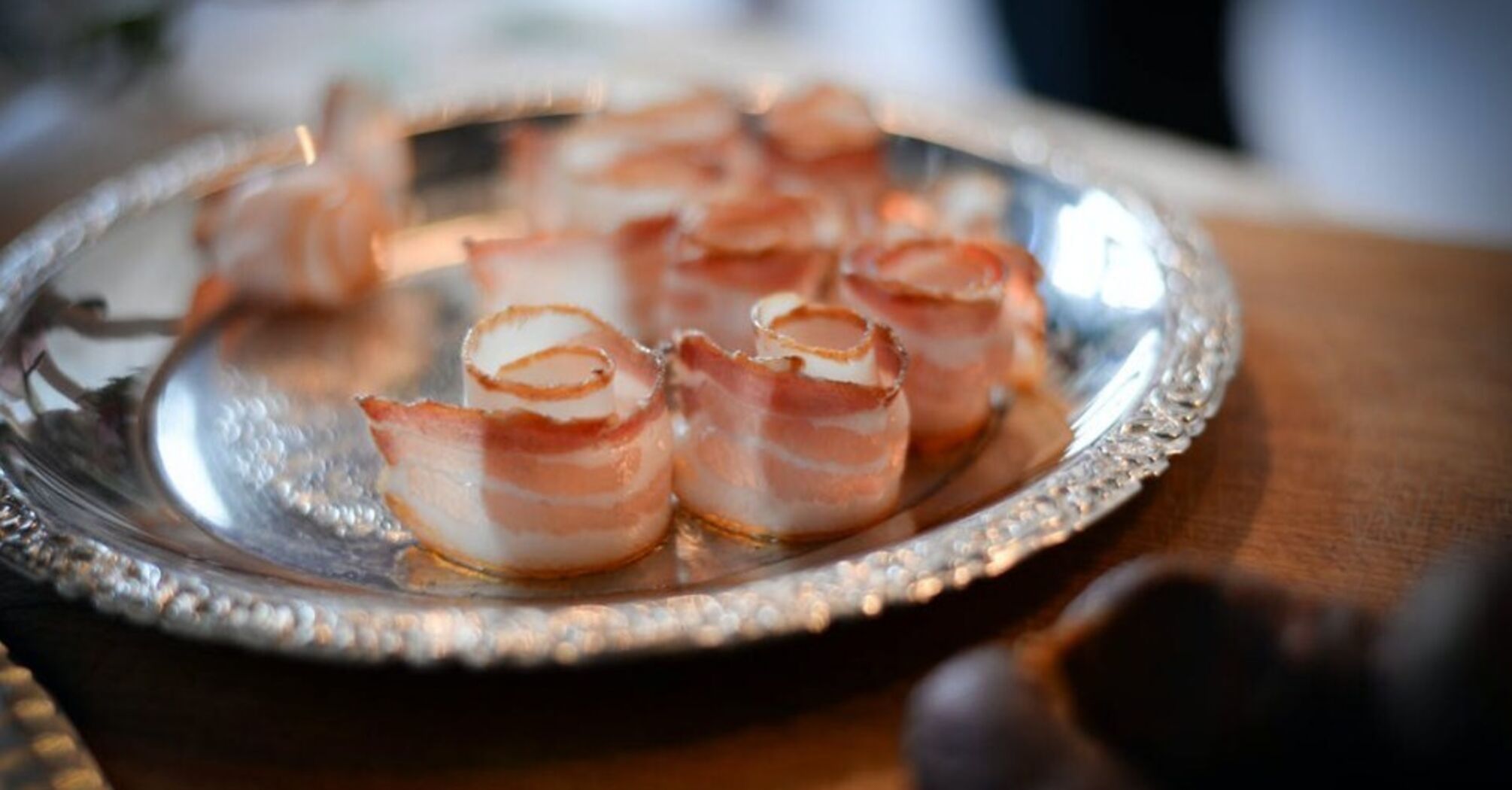 Don't hurry to throw it away: how to use lard skin