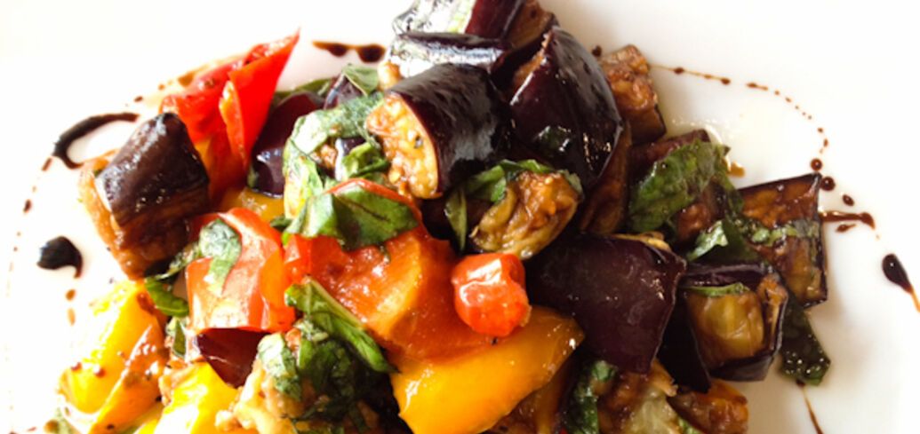 What delicious salad to prepare with fried eggplant: recipe for an easy seasonal appetizer