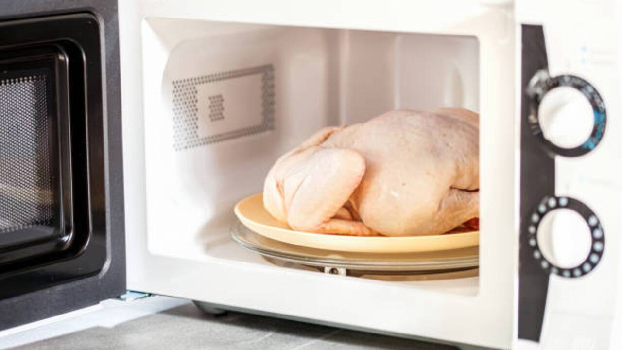 Foods that are strictly forbidden to heat in the microwave: top 4