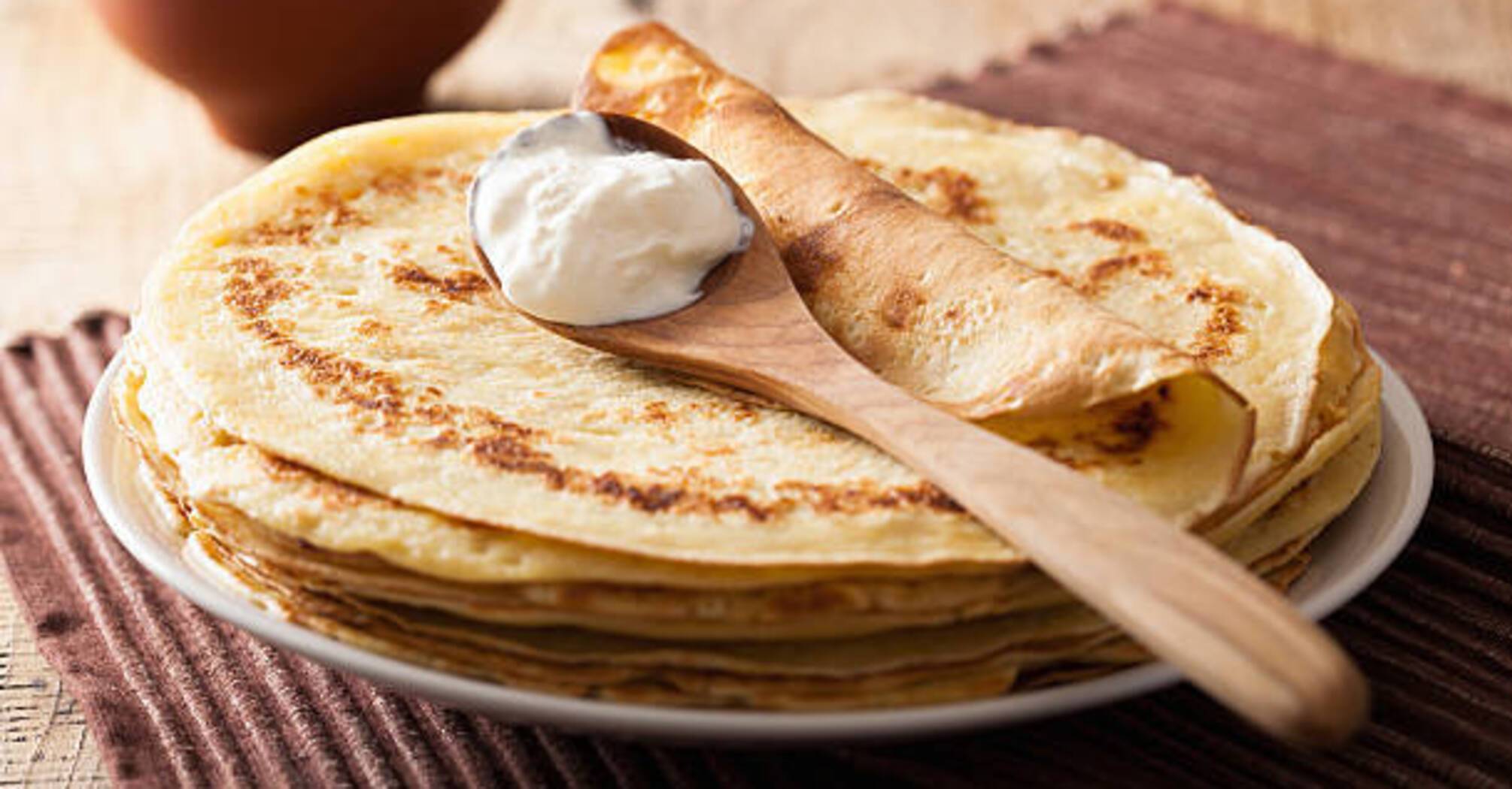 Salad with egg pancakes: how to cook a budget dish in an unusual way