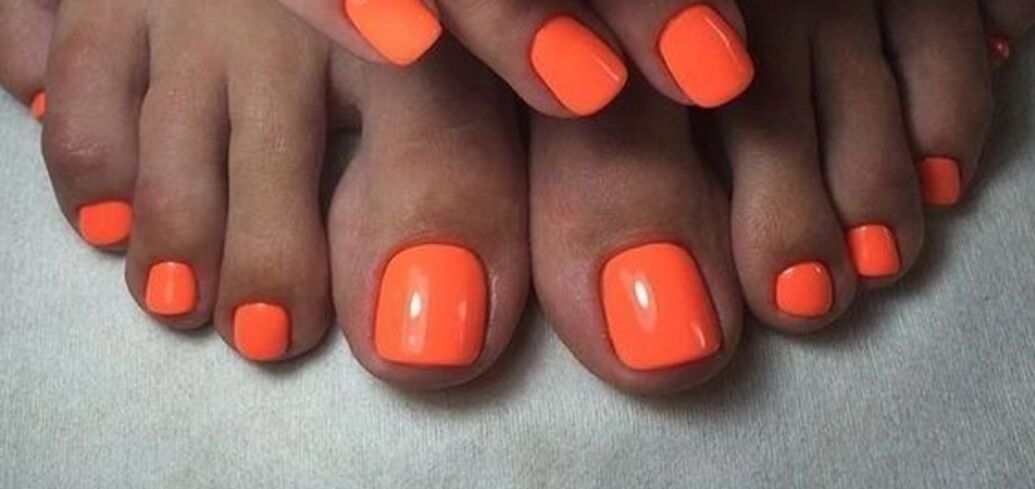 Neon pedicure: The 5 most trendy nail designs for summer 2024
