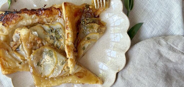 What delicious pie to make with phyllo dough: you need pears and brie cheese