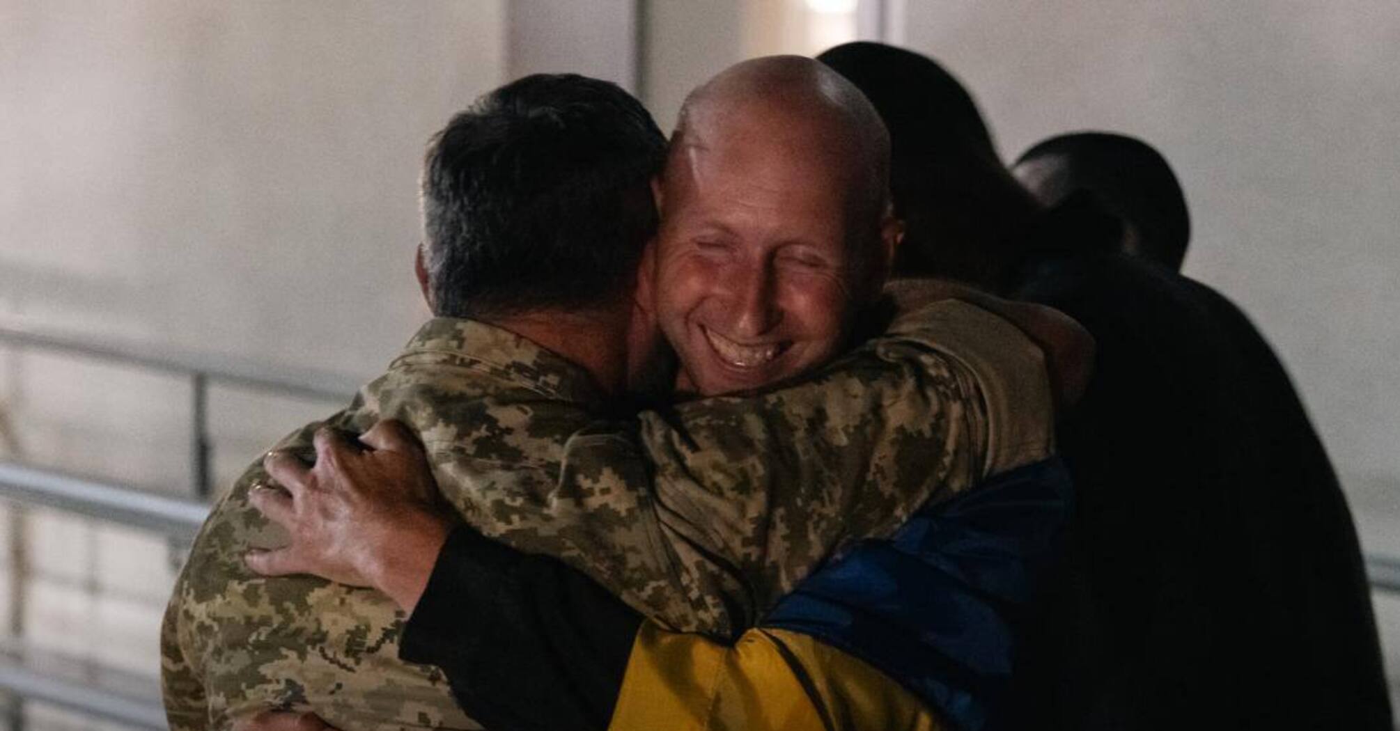 First hours after the exchange: SBGS publishes touching photos of Ukrainian defenders released from Russian captivity 