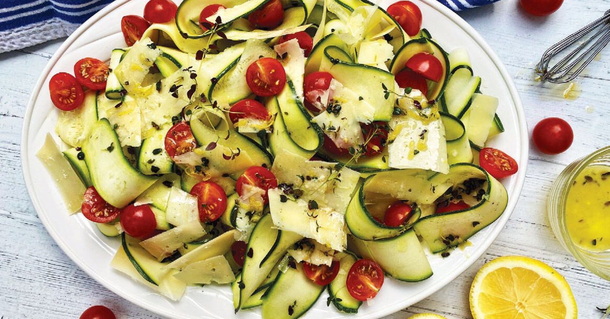 What a delicious salad to prepare with zucchini: a variant of a very light and nutritious dish