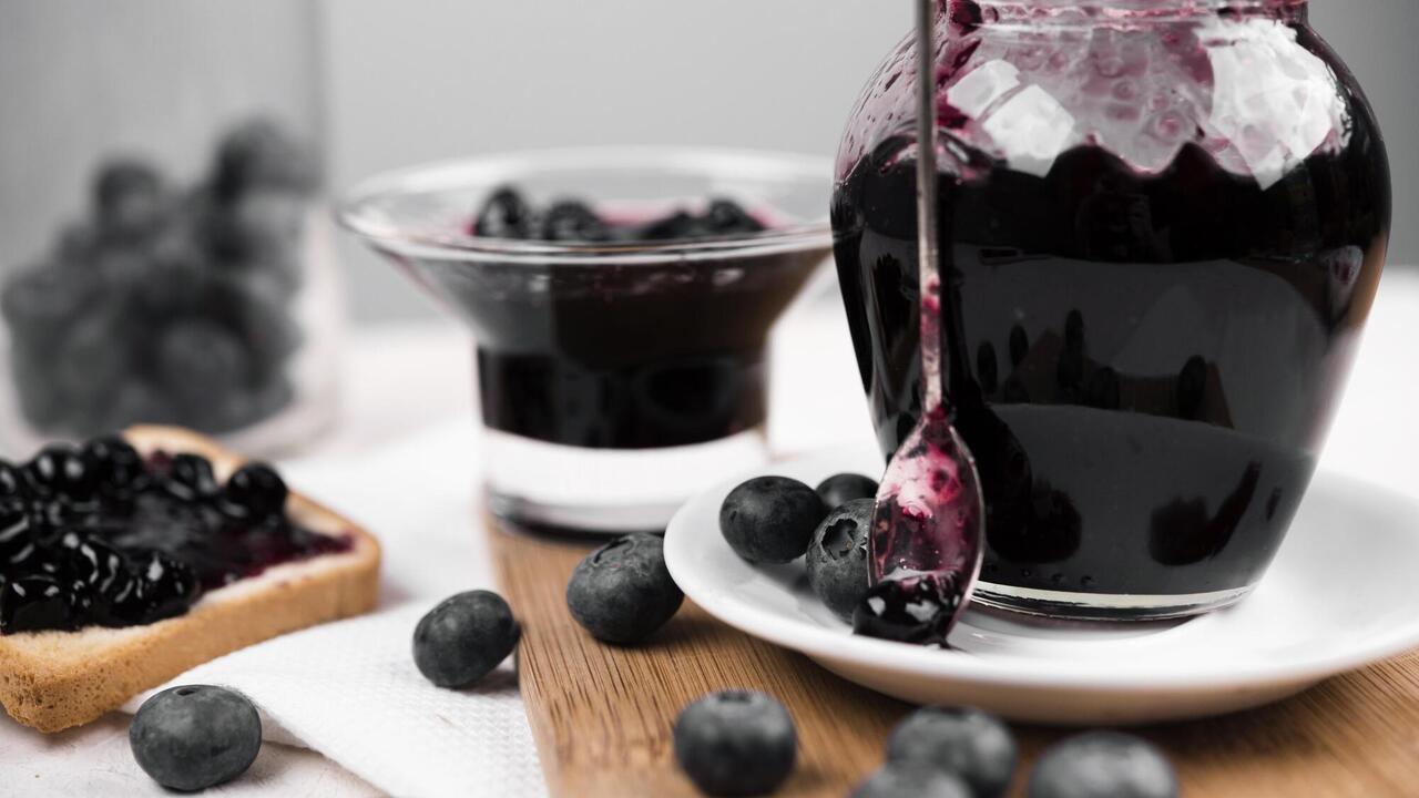 Currant jam: how to make it so that it lasts all winter