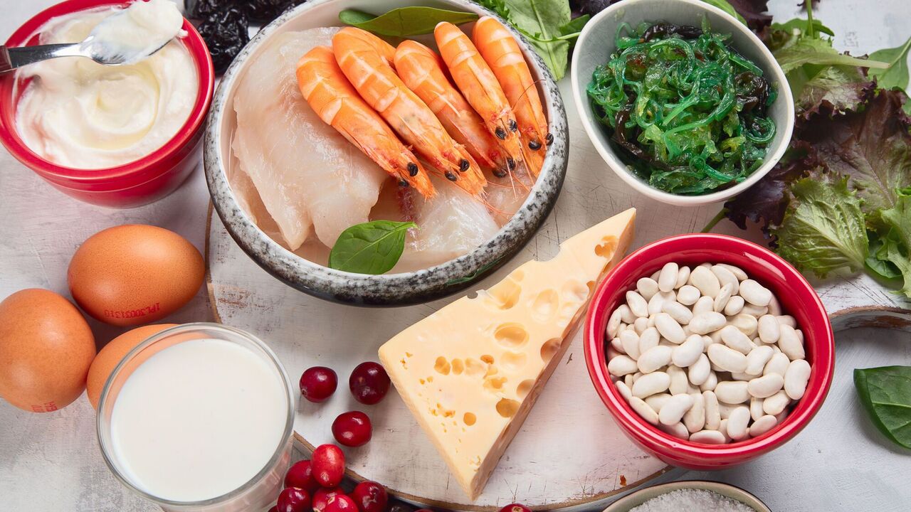 Foods containing iodine are essential for the synthesis of thyroid hormones