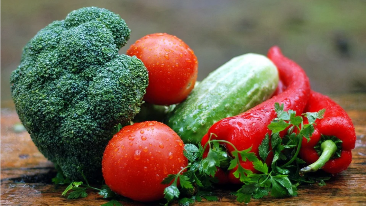 How to wash vegetables and fruits: sharing a life hack
