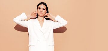 One simple rule. The stylist revealed a life hack on how to correct your figure with the help of color