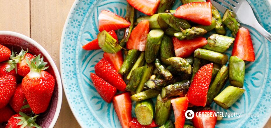 Sałatka z truskawkami