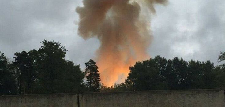 Dron zaatakował skład ropy naftowej w obwodzie tambowskim w Rosji: wybuchł pożar, są ranni. Wideo